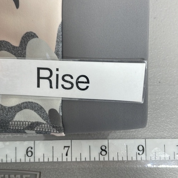 Roxy NWT Crop Leggings Take Me To The Beach Capri Grey Pink Size Large L - Picture 11 of 12